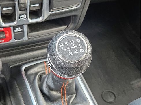Used 2021 Jeep Gladiator Mojave w/ Safety Group AWD/4WD image 30