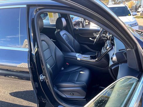 Used 2022 Mercedes-Benz GLC 300 4MATIC w/ Premium Package Lite image 11