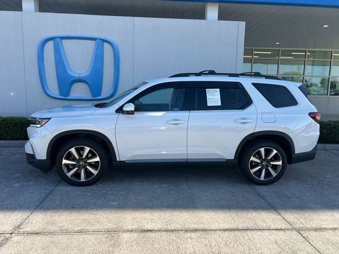 Used 2023 Honda Pilot Touring image 5