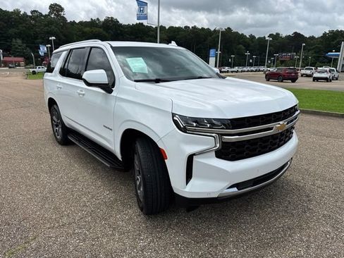 Used 2024 Chevrolet Tahoe LS RWD image 3