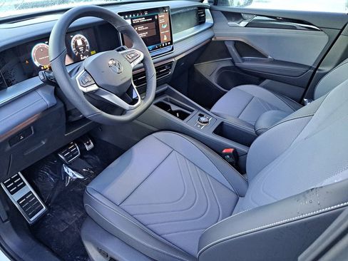 New 2026 Volkswagen Tiguan SE R-Line FWD image 7