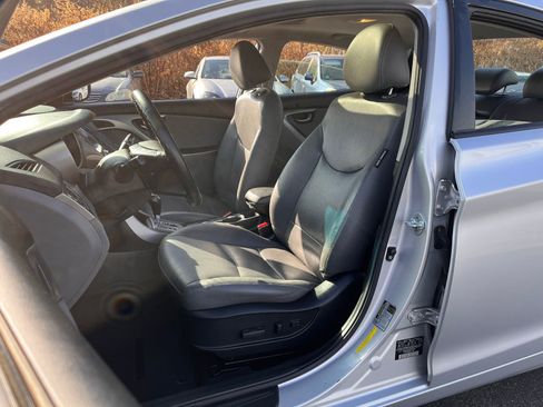 Used 2013 Hyundai Elantra Limited w/ Technology Pkg image 10