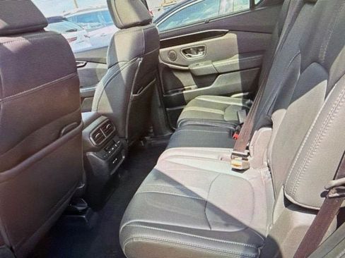 Used 2024 Honda Pilot Touring image 5