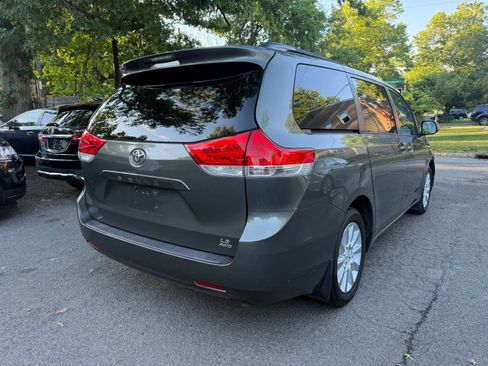 Used 2012 Toyota Sienna LE w/ Towing Pkg AWD/4WD image 4