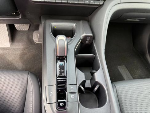 Used 2023 Toyota Crown AWD/4WD image 23
