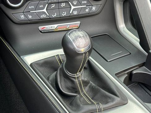 Used 2016 Chevrolet Corvette Z06 w/ 3LZ Preferred Equipment Group image 19