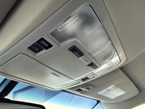 Used 2014 Toyota Avalon Limited image 51