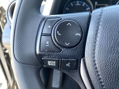 Used 2018 Toyota RAV4 LE w/ Carpet Mat Package AWD/4WD image 28