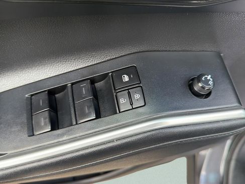 Used 2024 Toyota Highlander LE FWD image 19