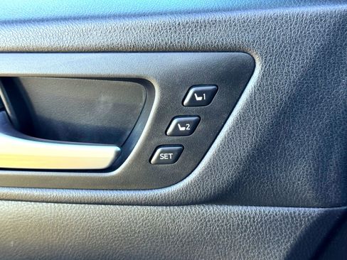 Used 2019 Toyota Highlander Limited image 16