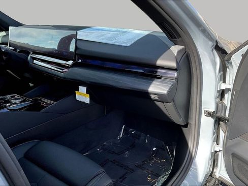 New 2026 BMW 550e xDrive AWD/4WD image 26