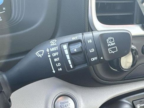 Certified 2024 Hyundai Venue SEL image 25