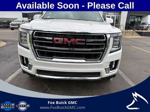 Used 2023 GMC Yukon XL SLT w/ SLT Premium Package AWD/4WD image 2