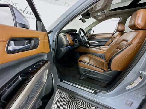 Used 2023 Nissan Pathfinder Platinum w/ Cargo Package image 22