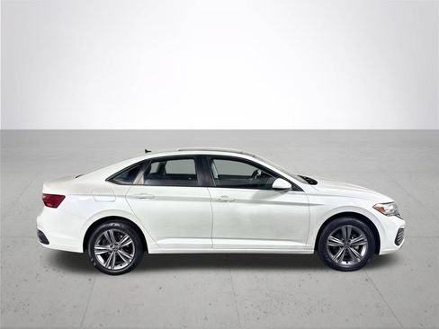 Used 2023 Volkswagen Jetta SE FWD image 5