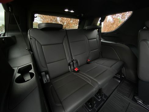 Used 2025 GMC Yukon Denali w/ Denali Reserve Package image 34