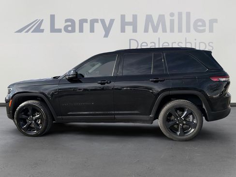 Used 2023 Jeep Grand Cherokee Altitude image 5