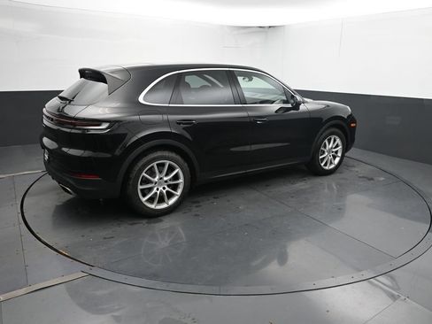 Used 2024 Porsche Cayenne AWD/4WD image 12