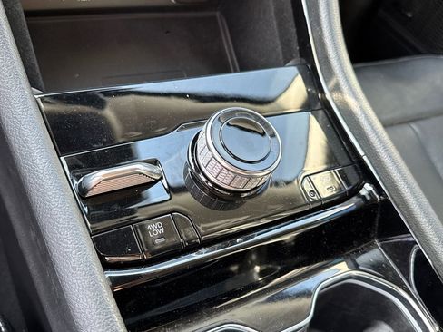 Used 2022 Jeep Grand Cherokee Limited 4xe w/ Luxury Tech Group II image 11