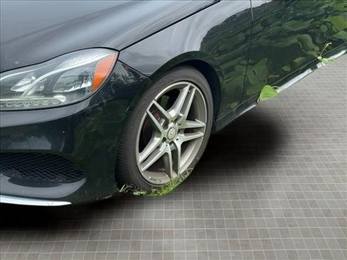 Used 2016 Mercedes-Benz E 350 4MATIC Sedan image 5