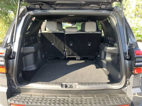 Used 2025 Toyota 4Runner SR5 AWD/4WD image 32