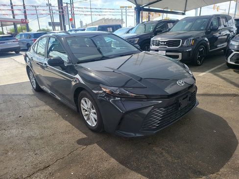 Used 2025 Toyota Camry LE image 14