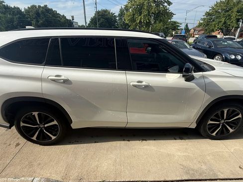 Used 2021 Toyota Highlander XSE FWD image 7