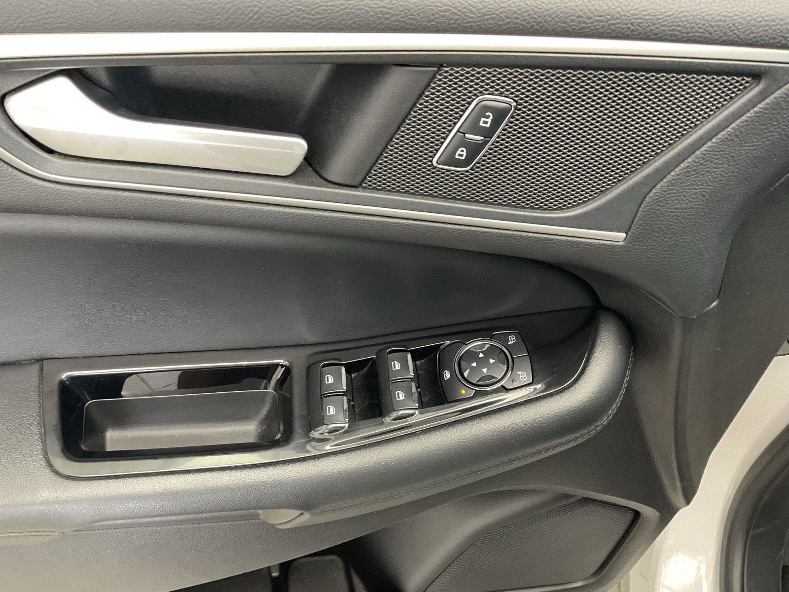 Used 2017 Ford Edge SEL w/ Equipment Group 201A AWD/4WD image 24