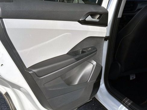 Used 2023 Volkswagen Taos SE image 12