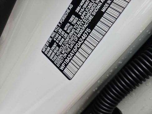 Certified 2023 Porsche Cayenne Platinum Edition image 38