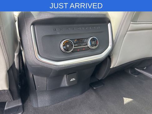 Certified 2025 Ford Expedition Platinum w/ Driver's Package AWD/4WD image 34