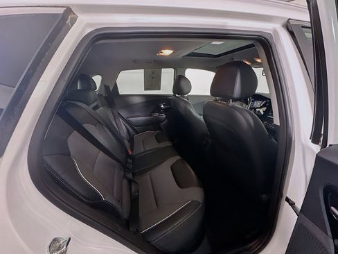 Used 2022 Kia Niro EX image 30