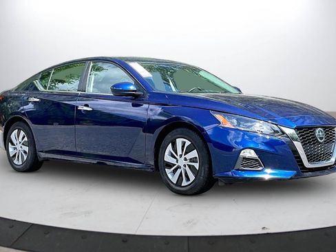 Used 2022 Nissan Altima 2.5 S FWD image 2