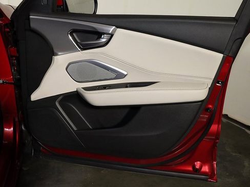 Certified 2025 Acura RDX w/ Technology Package image 33