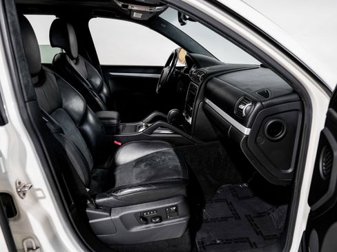 Used 2010 Porsche Cayenne GTS image 24