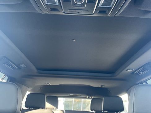 Used 2022 Chevrolet Tahoe Z71 w/ Luxury Package image 15