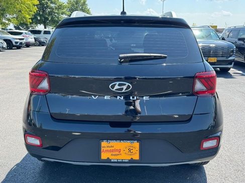 Certified 2025 Hyundai Venue SEL FWD image 4