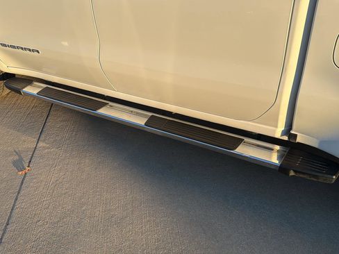 Used 2022 GMC Sierra 1500 SLT image 11