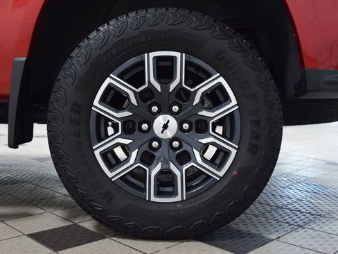 Used 2024 Chevrolet Colorado Z71 w/ Z71 Convenience Package 2 AWD/4WD image 22