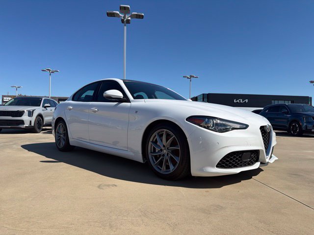 Used 2022 Alfa Romeo Giulia Ti RWD image 7