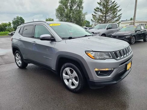 Used 2019 Jeep Compass Latitude w/ Cold Weather Group AWD/4WD image 4