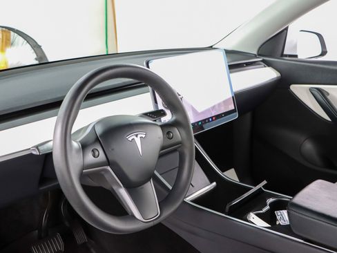 Used 2021 Tesla Model Y Long Range AWD/4WD image 20