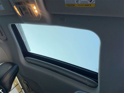 Used 2021 Toyota Highlander XLE image 13