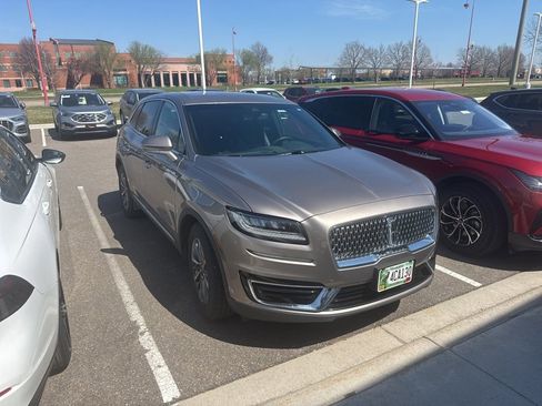 Used 2020 Lincoln Nautilus Premier w/ Equipment Group 101A image 2