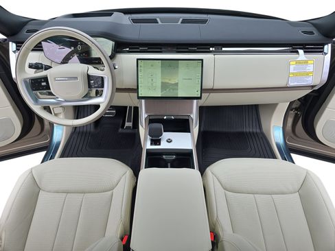 New 2026 Land Rover Range Rover Long Wheelbase SE image 9