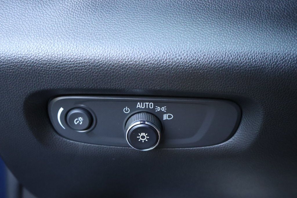 Certified 2023 Chevrolet Traverse LT FWD image 39