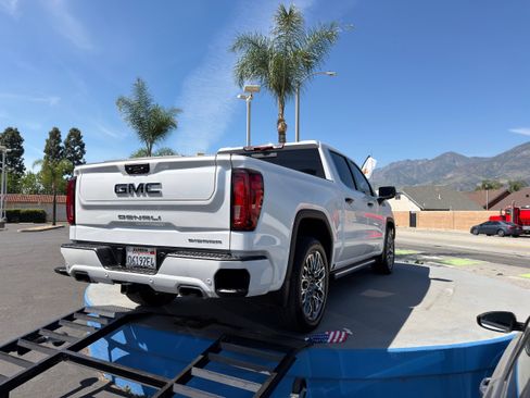 Used 2025 GMC Sierra 1500 Denali Ultimate image 8