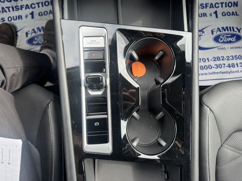 Used 2024 Volkswagen Atlas SE AWD/4WD image 17