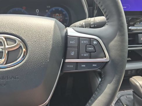 Used 2023 Toyota Highlander Platinum FWD image 20