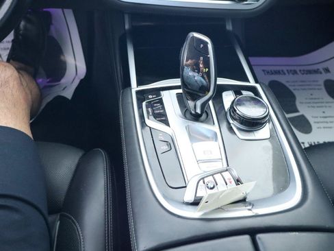Used 2018 BMW 750i RWD image 26